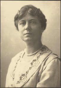 [Portret van een vrouw met geappliqueerde kraag].