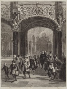 De Corporatie van Boogschutters verlaat de Kerk van Lierre, België, na het Horen van de Mis op Sint-Jorisdag