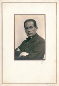 Walter Gropius door Louis Held