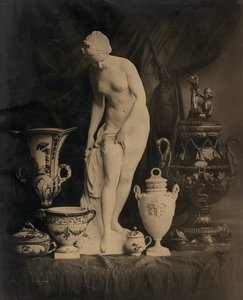 Stilleven met Beeldje en Vazen door Louis Rémy Robert