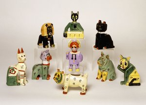 Een groep porseleinen vazen in de vorm van gestileerde dieren, 20e eeuw door Louis Wain