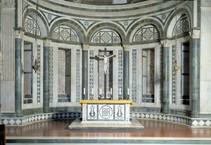 Marmeren apsis en terracotta crucifix