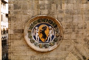 Stemma van het Mercanzia-gilde door Luca Della Robbia