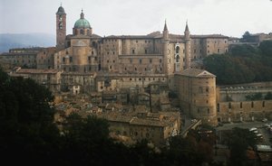 Uitzicht op het hertogelijk paleis van Urbino