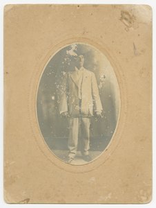 Foto van een man, ca. 1910 door Lucius Harper
