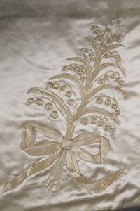 Trouwjurk (detail van afneembare sleep) door Lucy Christiana Lady Duff Gordon