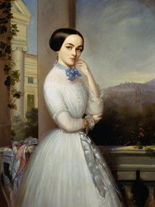 Portret van vrouw in witte jurk op balkon