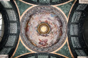 Zicht op de koepel van de Cybo-kapel, fresco gedecoreerd door Luigi Garzi (1638-1721) Rome, Basiliek van Santa Maria del Popolo, Cybo-kapel door Luigi Garzi