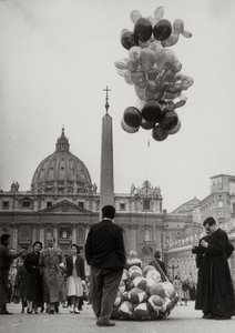 Verkoop van ballonnen voor de Sint-Pietersbasiliek in het Vaticaan door Luigi Leoni