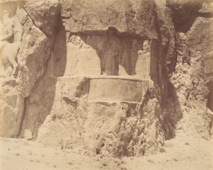 Naksh-i Rustam, Bij Persepolis