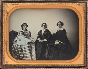 Portret van een moeder, kind en twee vrouwen,ca. 1850 (foto) door Luther Holman Hale