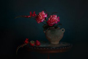 Donker bloemstilleven door Lydia Jacobs