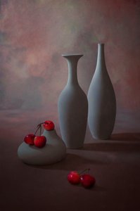 Elegant stilleven met kersen door Lydia Jacobs