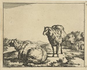 Staand en liggend schaap met boerderij op achtergrond