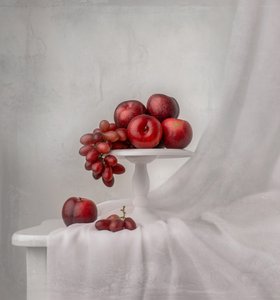 Elegante rode vruchten door Margareth Perfoncio