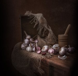 Rustiek stilleven met knoflook door Margareth Perfoncio