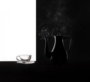 Contrast bij het zetten van koffie
