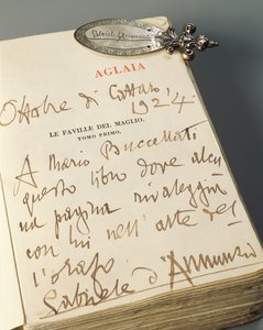 Zilveren boekenlegger met versierd handvat, handgemaakt gegraveerd met natuurlijke motieven en autografische handtekening van Gabriele D