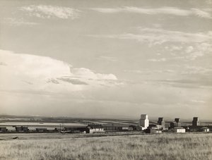 Graanelevators in Midwest, "Broodmand van de VS". / Grote vlakten, Carter, Montana door Marion Post Wolcott