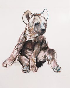 Hyena Pup (zittend) door Mark Adlington