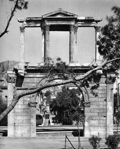 Boog van Hadrianus, Athene, 1937 door Martin Hurlimann