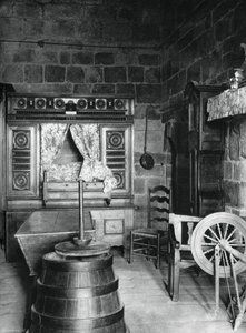 Interieur, Dinan, Bretagne, Frankrijk, 1937 door Martin Hurlimann
