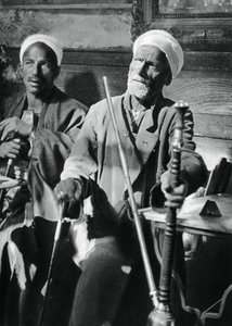 Roken van de narghileh, Caïro, 1937