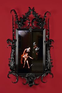 Black Mirror, Leo Minor, 2014 (Zwart Murano glas, bewakingsspiegel, staal, hout, lak, LCD scherm en harde schijf) door Mat Collishaw