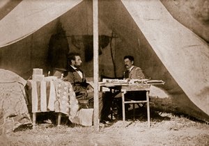 Het Laatste Gesprek tussen President Lincoln en Generaal McClellan bij Antietam, 1862 door Mathew B. Brady