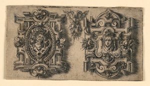 Twee broches