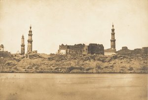 Vue de Girgeh et du littoral enlevé - door de overstroming van de Nijl, 1849-50 door Maxime Du Camp