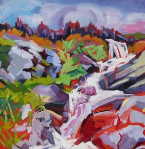 Levendige bergwaterval