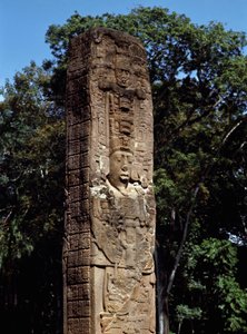 (detail) van de stele E op het grote plein door Mayan