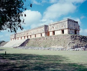 Precolumbiaanse beschaving: zicht op de site van Uxmal, oude Maya-hoofdstad