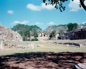 Precolumbiaanse beschaving: uitzicht op de site van Uxmal, oude Maya-hoofdstad, Puuc-stijl. Noord-Yucatán 600-900 AD. Mexico