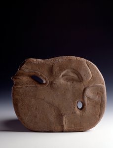 Precolumbiaanse kunst, Mayacultuur, klassieke periode: zoomorfe bijl in gebeeldhouwde steen die het hoofd van een hert voorstelt