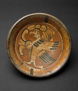 Driepoot Bord met Bovennatuurlijke Vogel, 550-800 n.Chr.