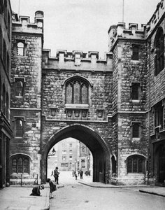 St Johns Gate op een zondag, Clerkenwell, Londen, 1926-1927 door McLeish