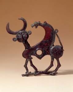 Oosterse Oudheden: bronzen kaakplaat met een androcefaal monster dat een hinde vertrapt. Uit Luristan