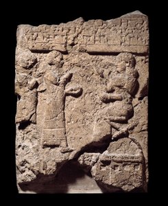 Mesopotamië: kalkstenen reliëf van schrijvers die de buit opnemen tijdens de plundering van Musasir. uit het paleis van Sargon II in Khorsabad. 710 v.Chr.