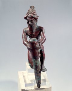 Mesopotamië: koperen funderingsfiguur die een god afbeeldt die een spijker duwt door Mesopotamian Mesopotamian