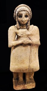 Standbeeld van een vrouwelijke aanbidder in een eenvoudige jurk, Khfajah, Mesopotamië, ca. 2650-2550 v.Chr. (gips)