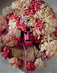 Kostuummasker voor de viering van het Mexicaanse jaarlijkse festival van Guelaguetza (hout, gevlochten stro en papier) door Mexican School