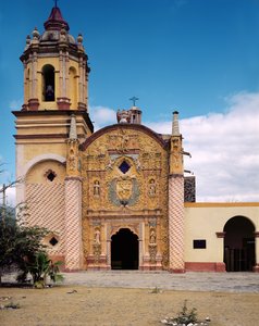 Gevel van de Franciscaner Missiekerk van de Aartsengel Sint-Michael in Conca, 1754-58 door Mexican School