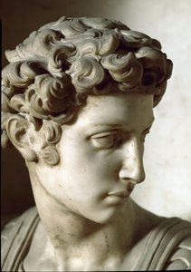 Allegorie van Dag en Nacht: detail van de overledene. Mausoleum van Giuliano de Medici. Marmeren sculptuur door Michelangelo Buonarroti