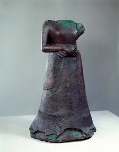 Elamitische beschaving: bronzen standbeeld van koningin Napir Asu met elamitische inscriptie
