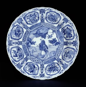 Blauw-witte kraak schaal beschilderd met Li Tiegvai die de zee oversteekt op een dubbele kalebas, Wanli periode, 1594-1610 (porselein)