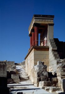 Minoïsche kunst: uitzicht op de noordelijke ingang van het paleis van koning Minos in Knossos. 1600-1400 v.Chr. Kreta door Minoan