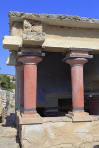 Minoïsche archeologische site van Knossos. Noordelijke lustrale bassins. Noordelijke ingang van het paleis. Volgens A. Evans werd dit gebouw gebruikt voor zuiveringsceremonies en daarom noemde hij deze plaats 
