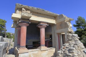 Minoïsche archeologische site van Knossos. Noordelijke lustrale bassins. Noordelijke ingang van het paleis. Volgens A. Evans werd dit gebouw gebruikt voor zuiveringsceremonies en daarom noemde hij deze plaats 